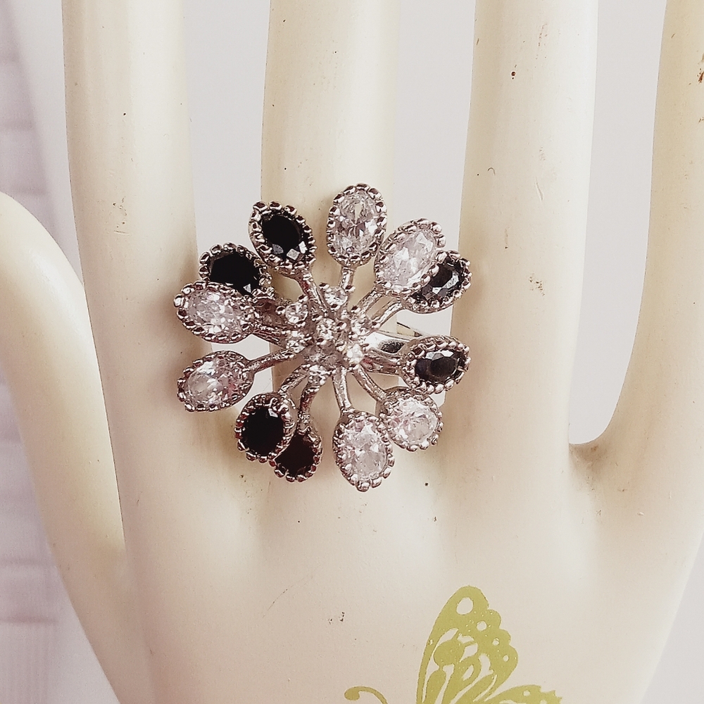 Silver Tone White Black Crystal Ring Floral Burst Sparkle Statement Sz 6.5